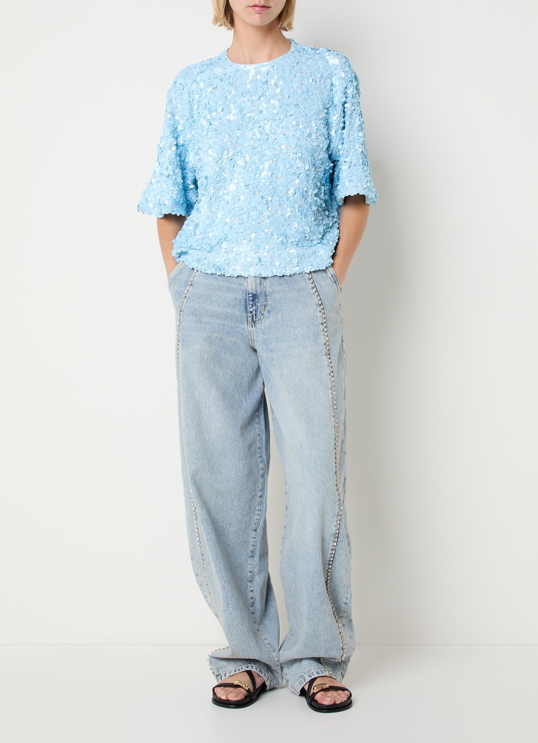 Essentiel Antwerp Top met pailletten - voorkant 4 lichtblauw