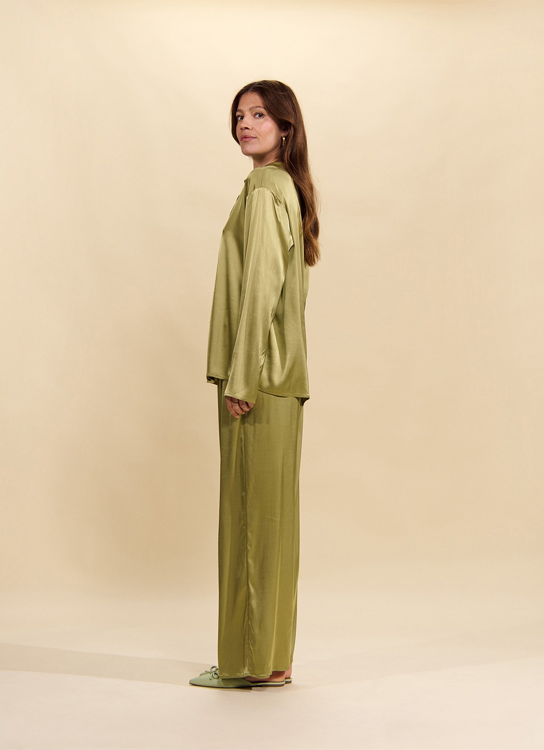 Essenza Elodie loungetop met glanzende finish - detail 4 groen