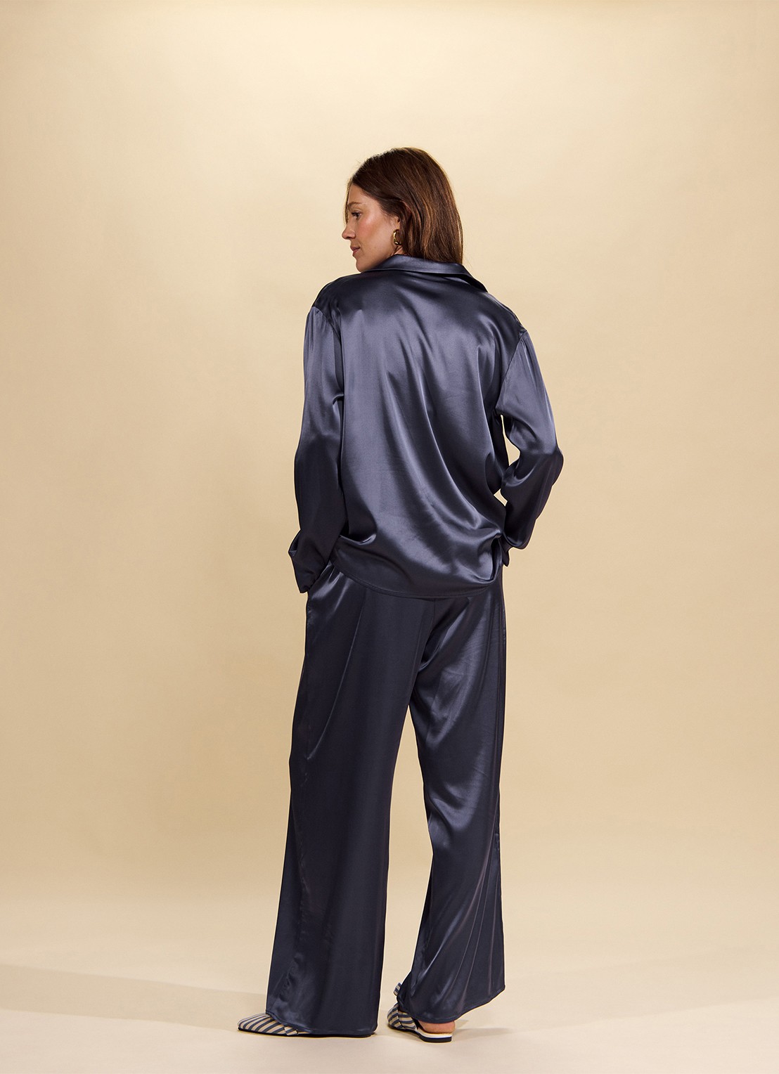 Essenza Elodie loungetop met glanzende finish - detail 6 donkerblauw
