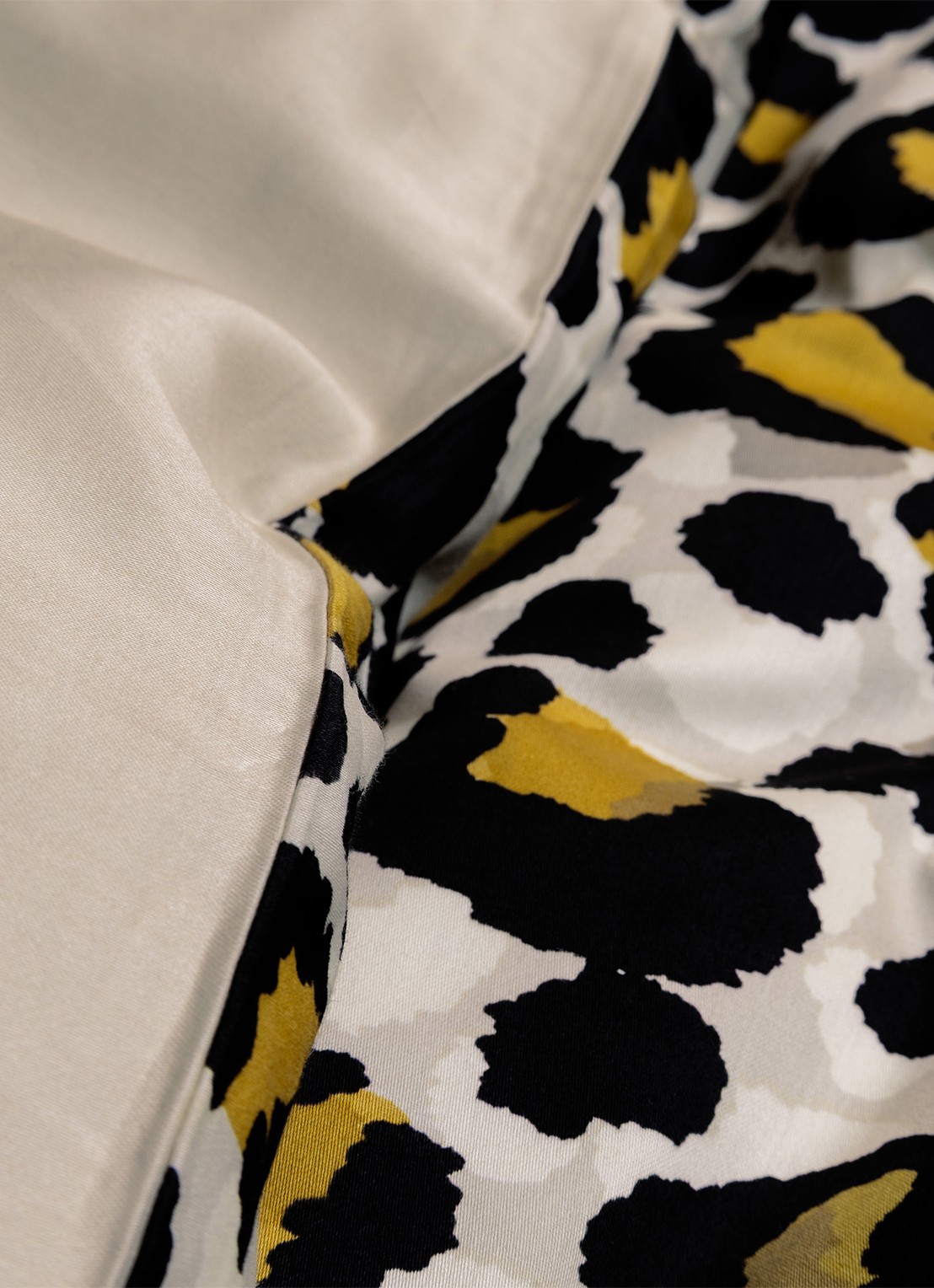 Essenza Fedelia dekbedovertrek van katoensatijn 220TC - detail 3 zand