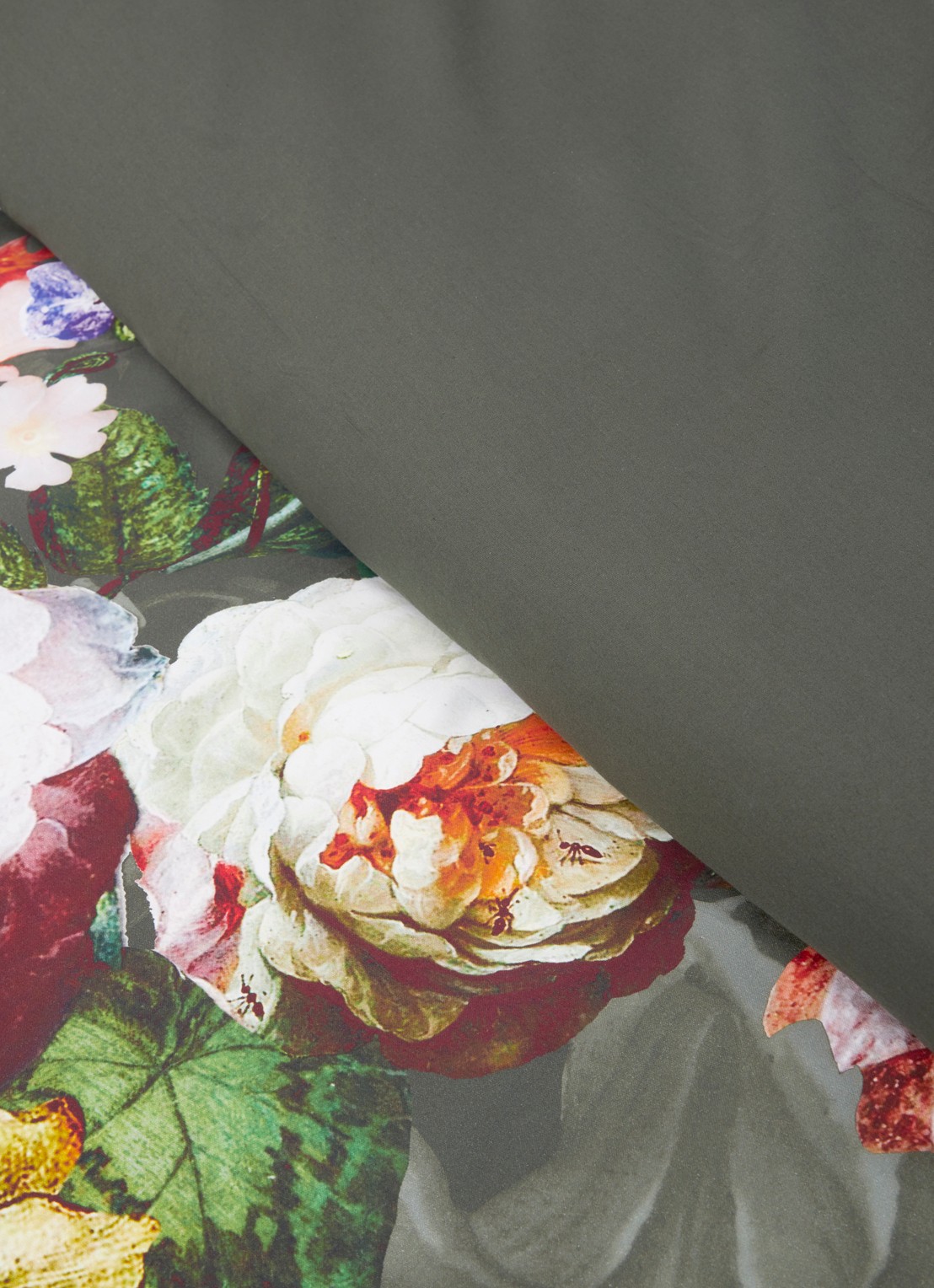 Essenza Fleur katoensatijn dekbedovertrekset met bloemendessin 210TC - inclusief kussenslopen - detail 3 groen