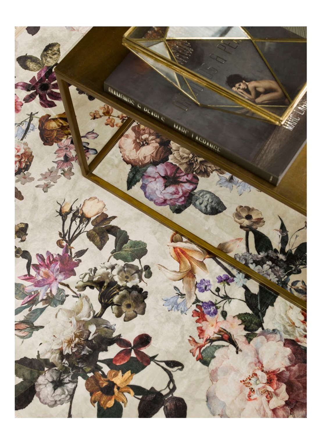 Essenza Fleur vloerkleed met bloemenprint 60 x 90 cm - voorkant 2 zand