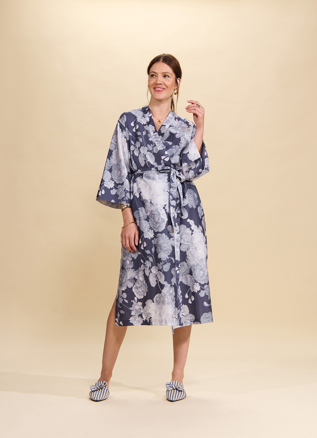 Essenza Ilona Eunice kimono met bloemenprint - detail donkerblauw