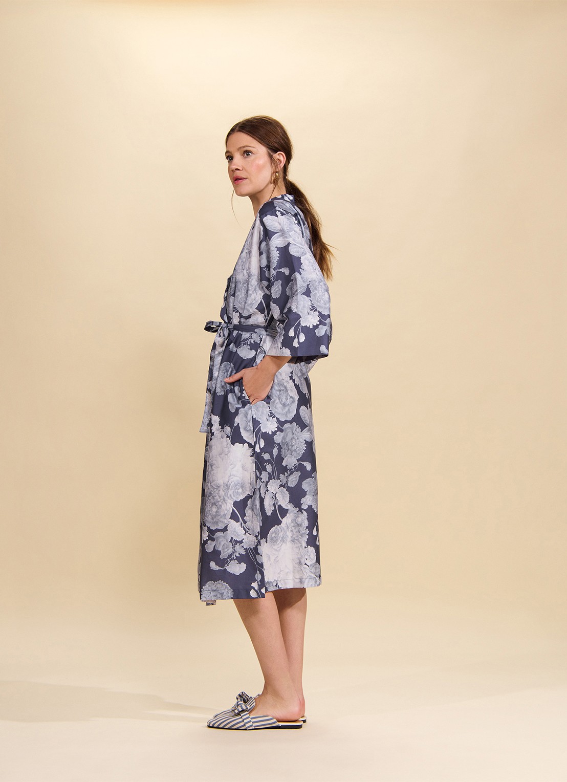 Essenza Ilona Eunice kimono met bloemenprint - detail 2 donkerblauw