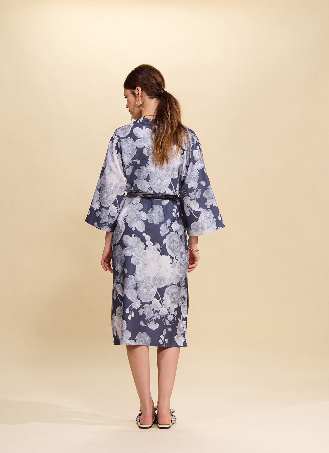 Essenza Ilona Eunice kimono met bloemenprint - detail 3 donkerblauw