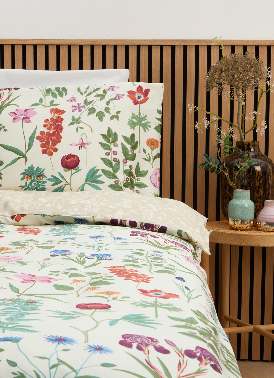 Essenza Marigold dekbedovetrekset van 100%  katoensatijn 220TC - inclusief kussensloop - voorkant 2 vanillegeel