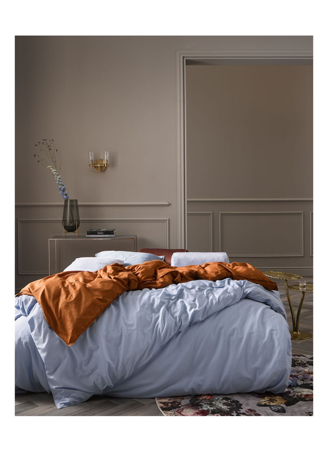 Essenza Premium Collection Minte katoensatijn dekbedovertrekset 300TC - inclusief kussenslopen - voorkant 2 lichtblauw