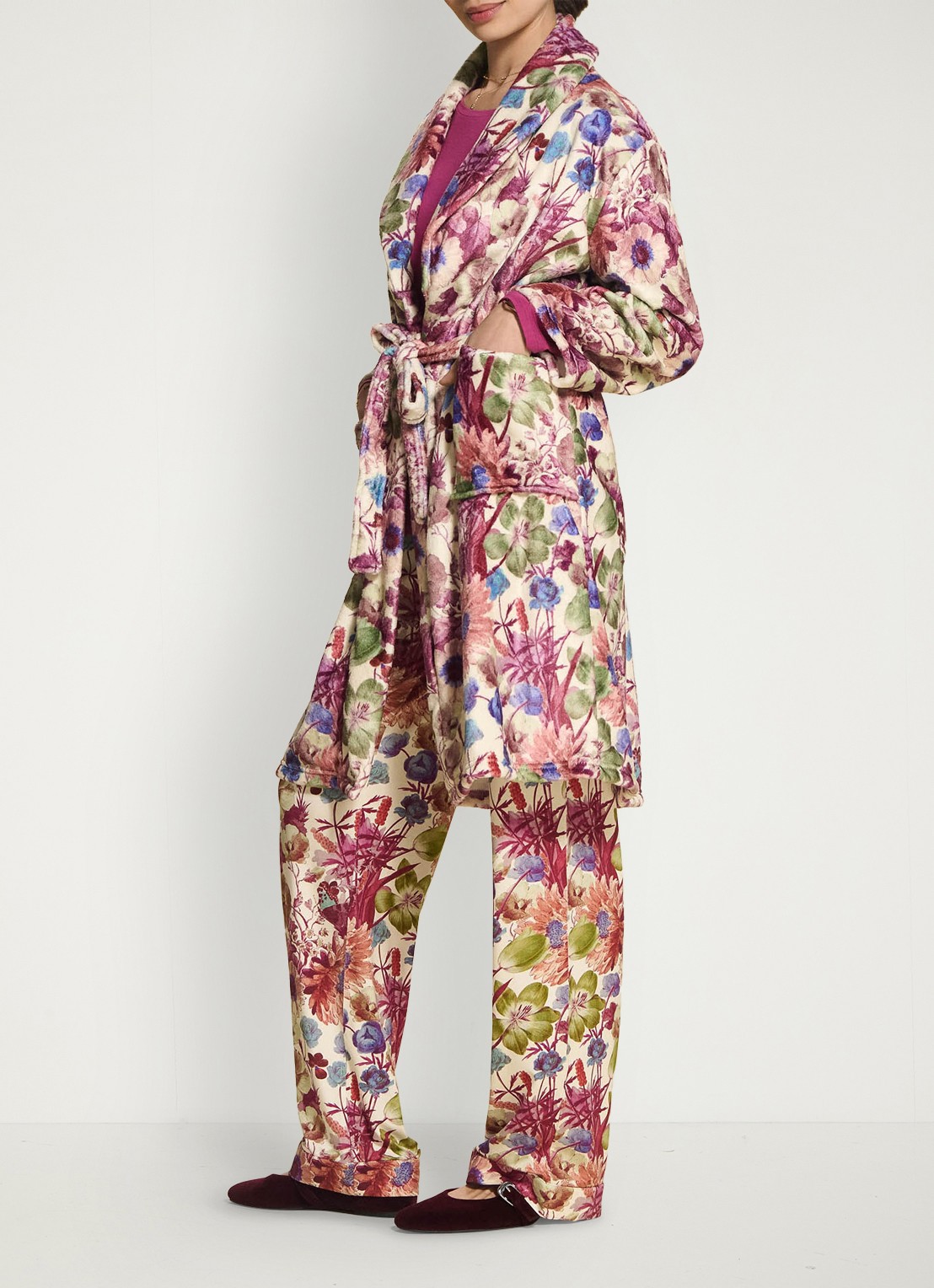 Essenza Steff Violesta badjas met bloemenprint - detail vanillegeel
