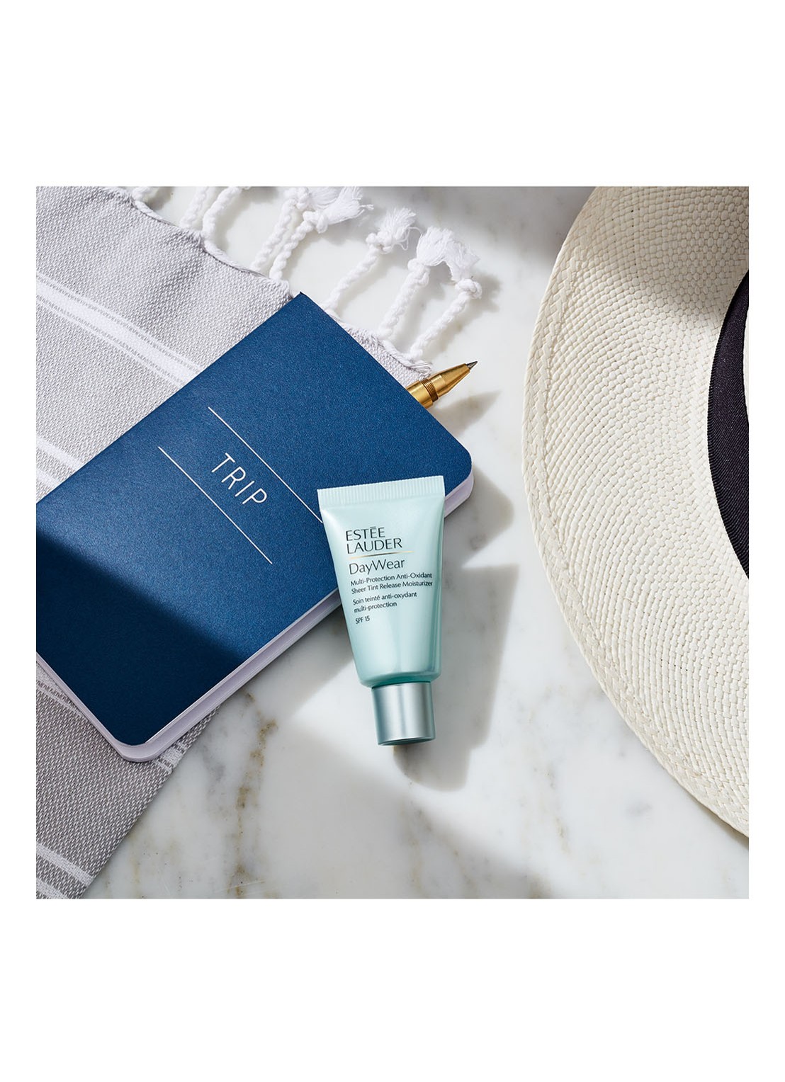 Estée Lauder DayWear Sheer Tint Release SPF15 - licht getinte dagcrème - detail 2 undefined