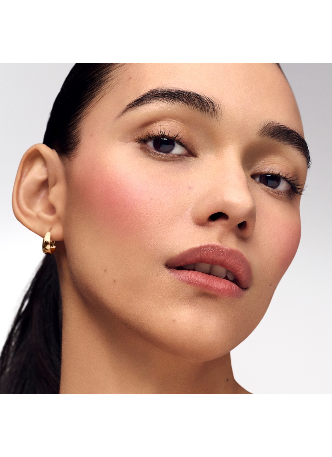 Estée Lauder Futurist Blushmaker - crème blush - detail 5 across the dancefloor