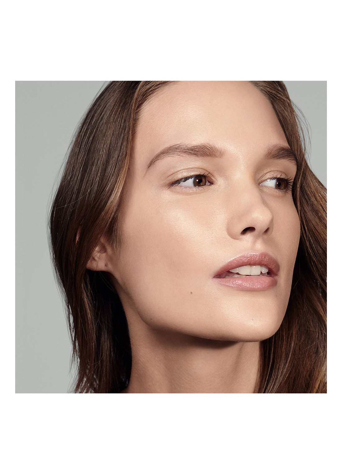 Estée Lauder Futurist Hydra Rescue Moisturizing Make-up SPF45 - foundation - detail 3 1n2 ecru
