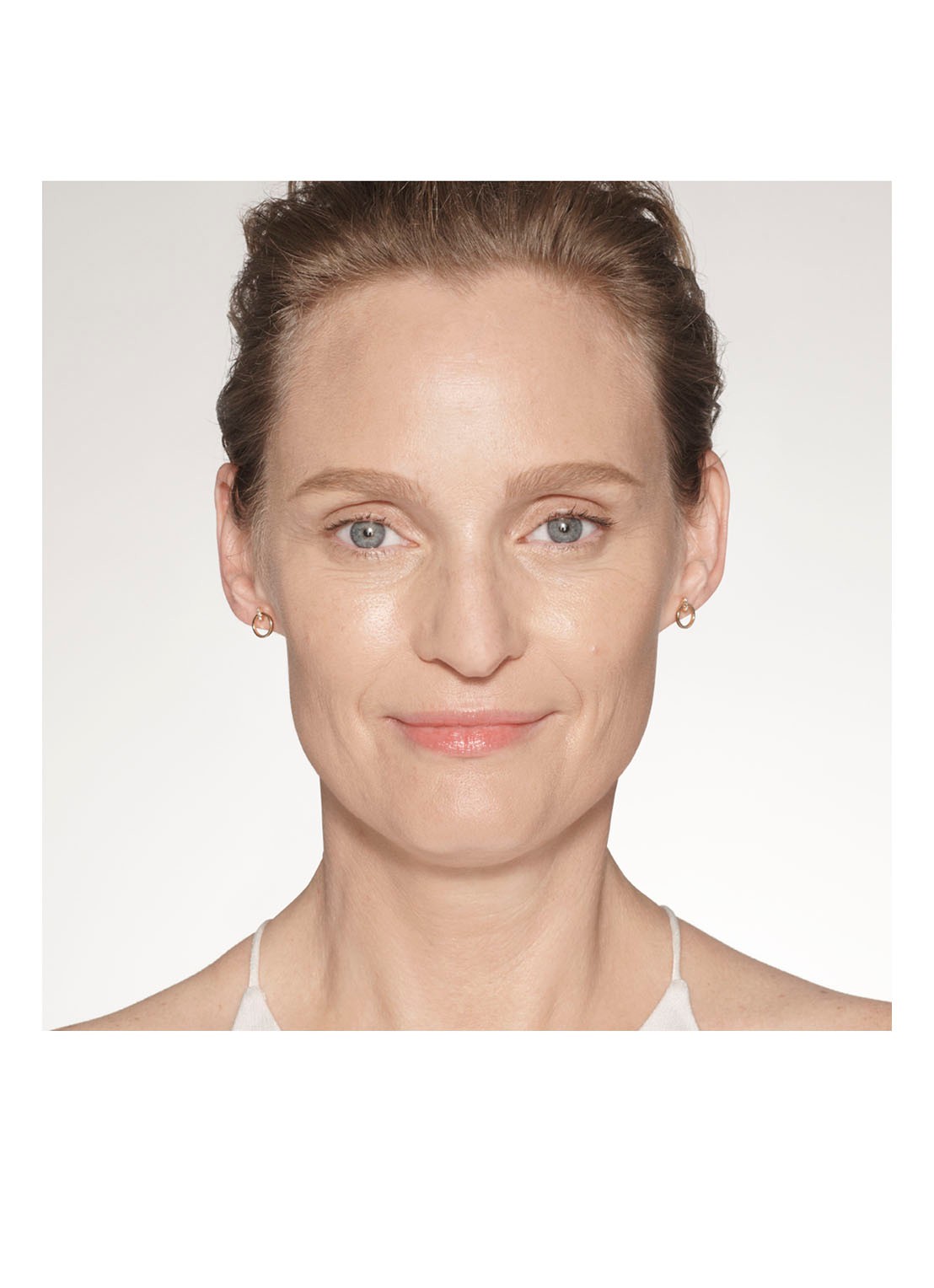 Estée Lauder Futurist Skintint Serum Foundation SPF20 - detail 3 1w1 bone
