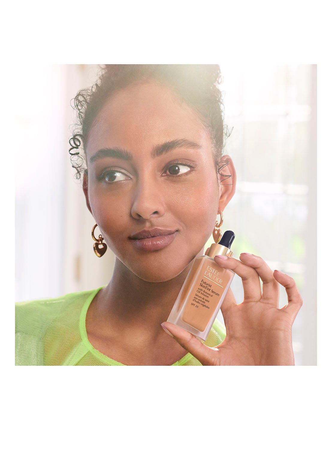 Estée Lauder Futurist Skintint Serum Foundation SPF20 - detail 5 4n1 shell beige