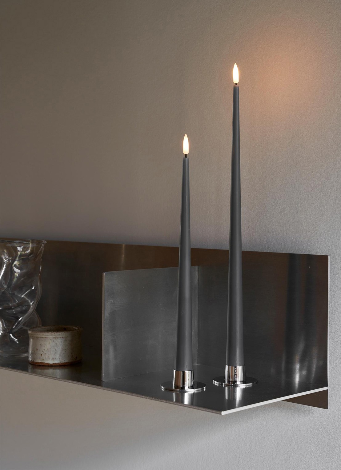 ester & erik LED-kaars 30 cm set van 2 - voorkant 2 donkergrijs