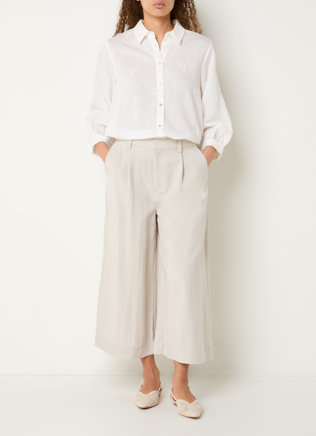 Expresso Blouse met bloemborduring en pofmouw - voorkant 2 gebroken wit