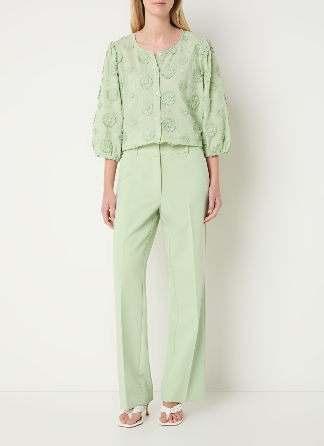 Expresso Blouse met borduring en ballonmouw - voorkant 4 lichtgroen