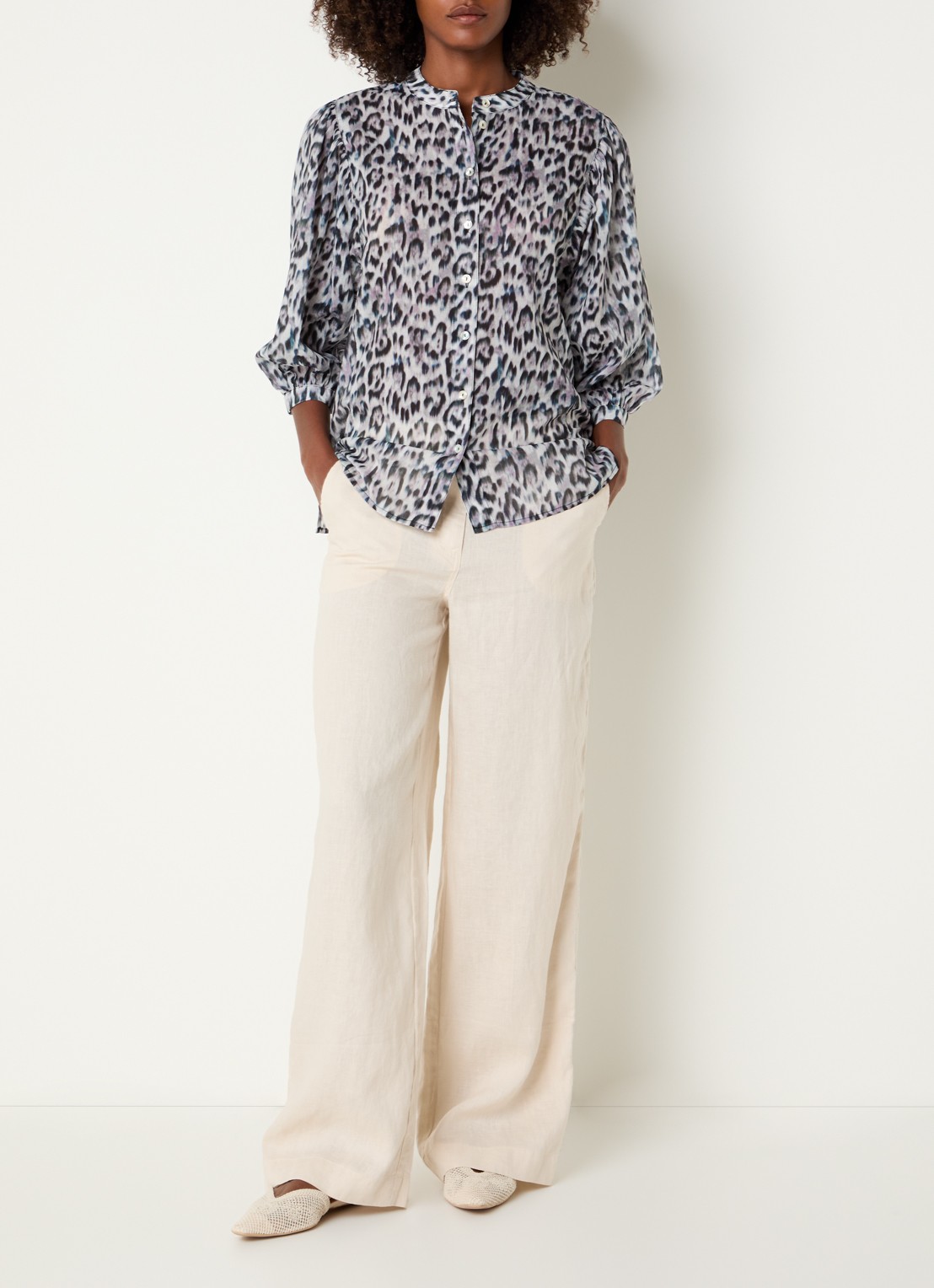 Expresso Blouse met panterprint en pofmouw - voorkant 4 lichtblauw