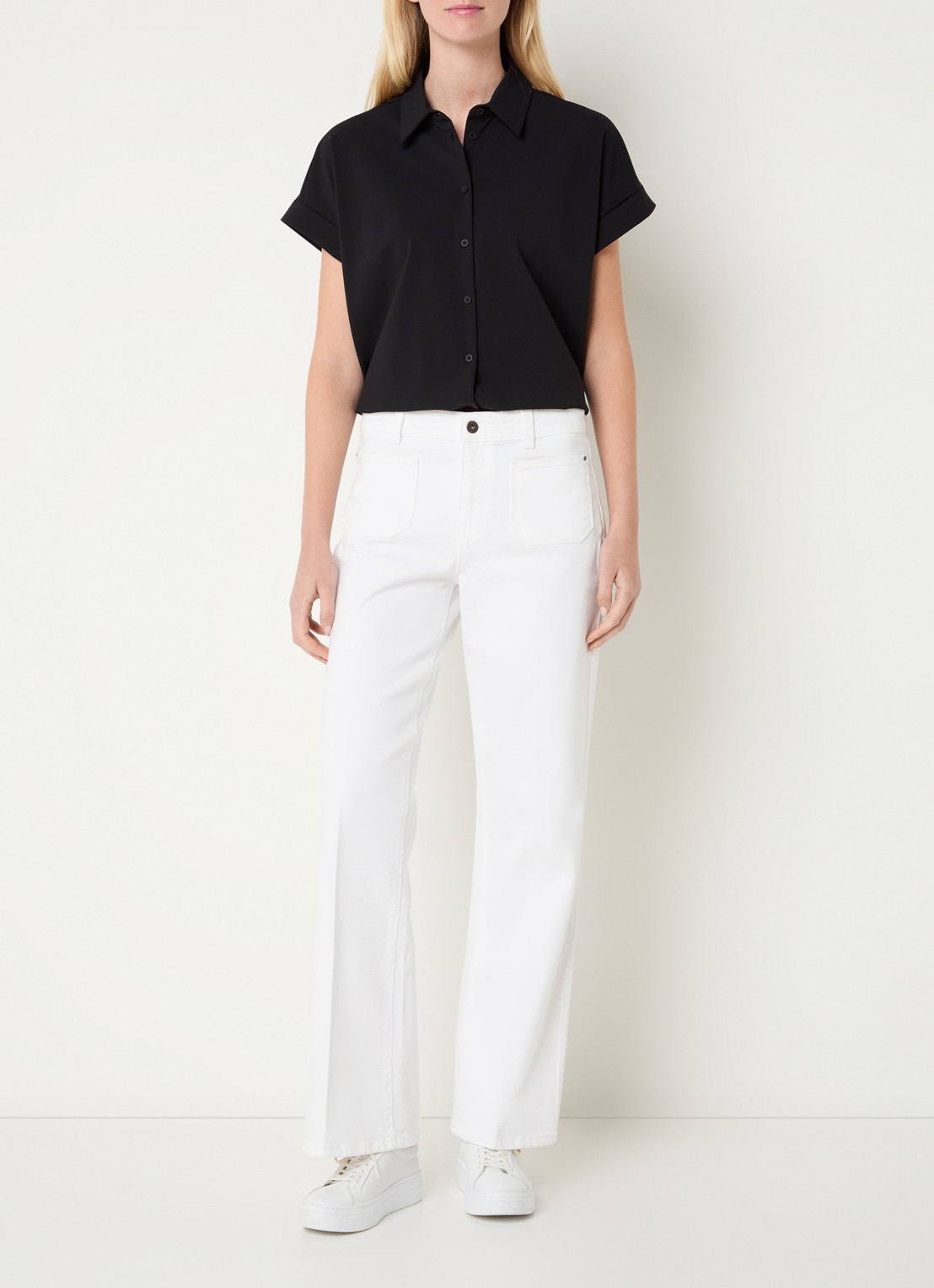 Expresso Blouse met vlindermouw - voorkant 3 zwart