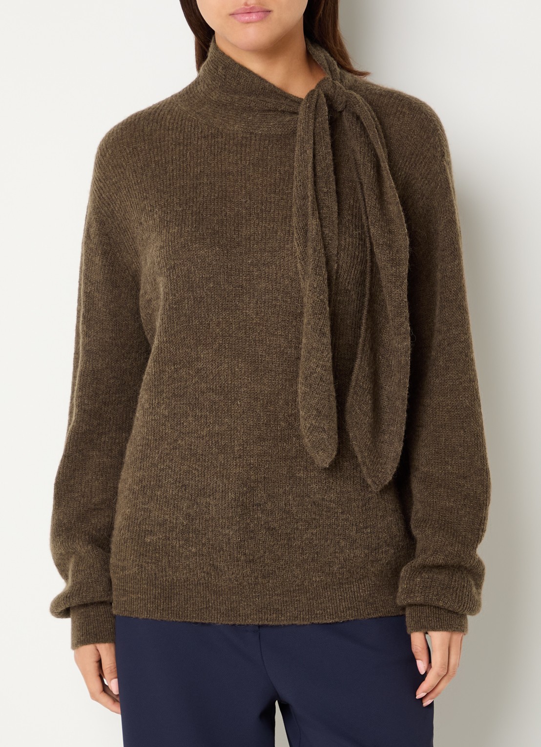 Expresso Fijngebreide pullover in alpaca wolblend met sjaalkraag - detail lichtbruin