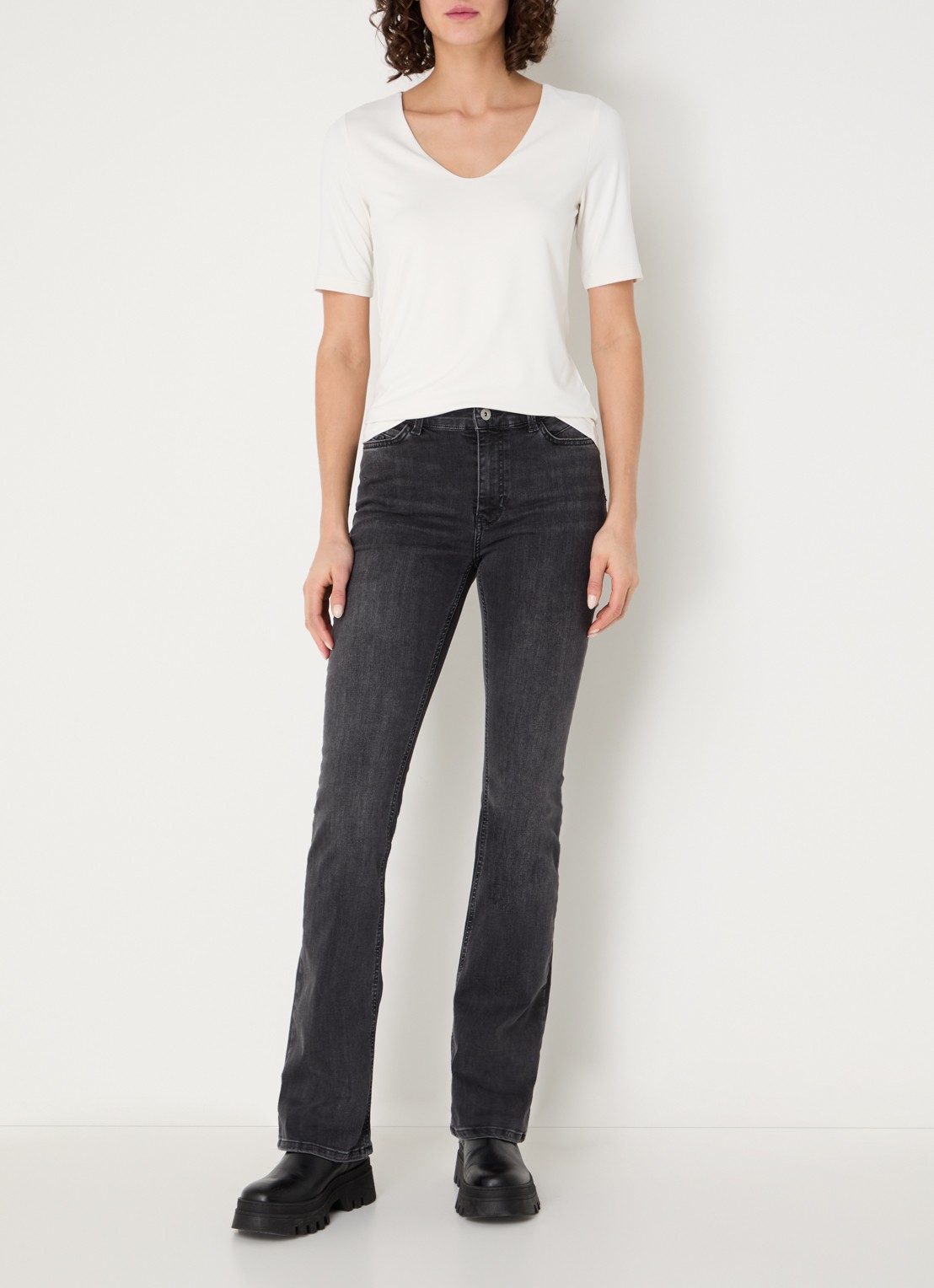 Expresso Noos T-shirt met V-hals - voorkant 3 vanillegeel