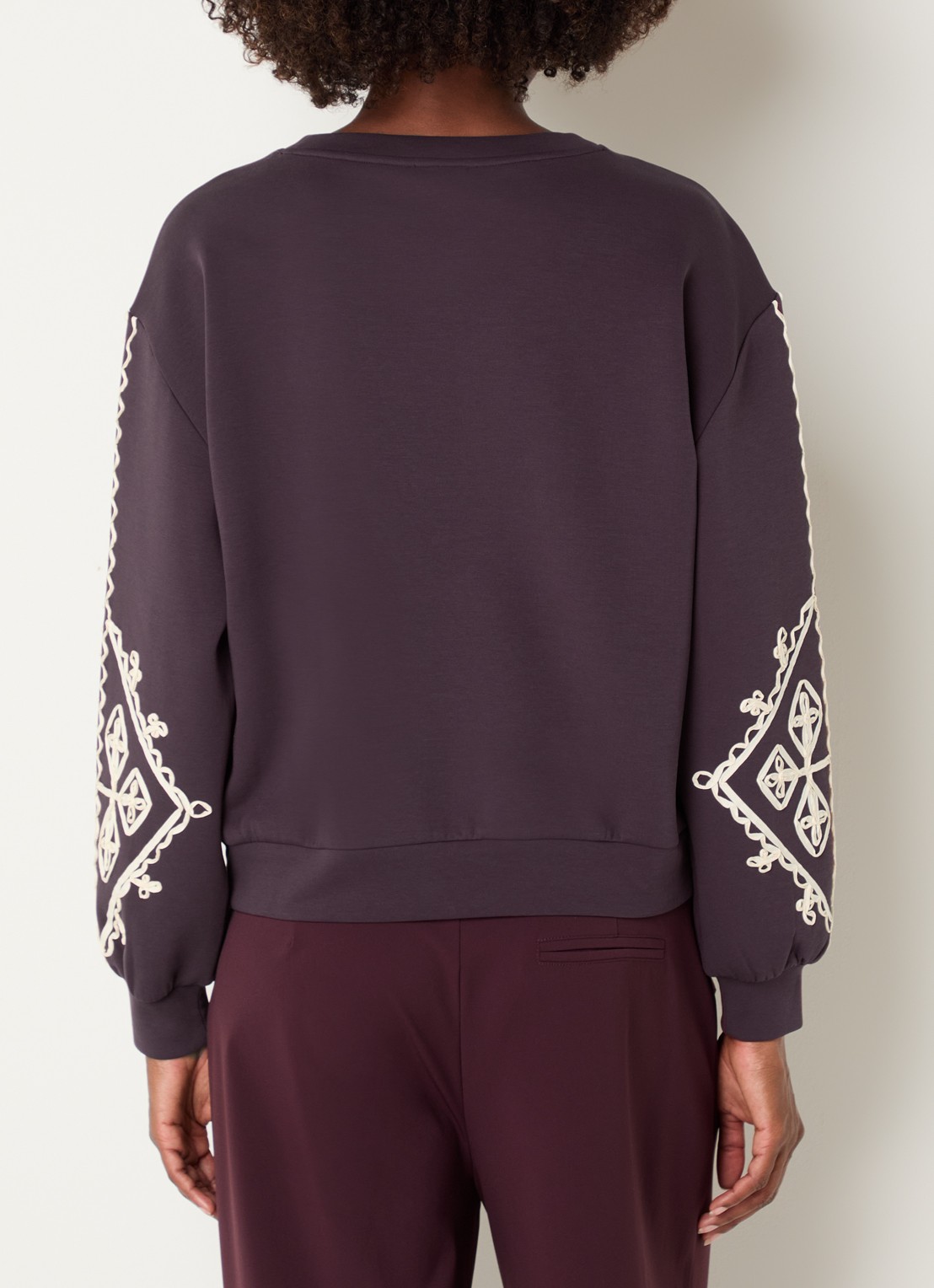 Expresso Sweater met borduring - achterkant 2 aubergine