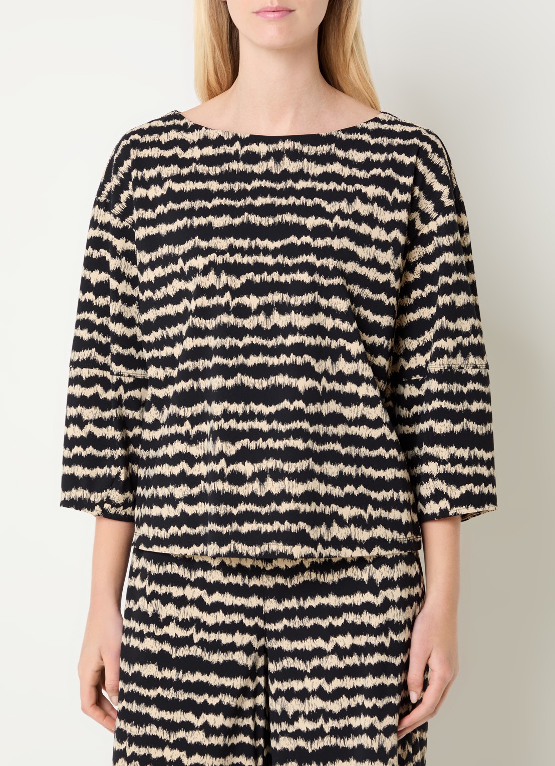 Expresso Top met print en ballonmouw - detail 4 zwart