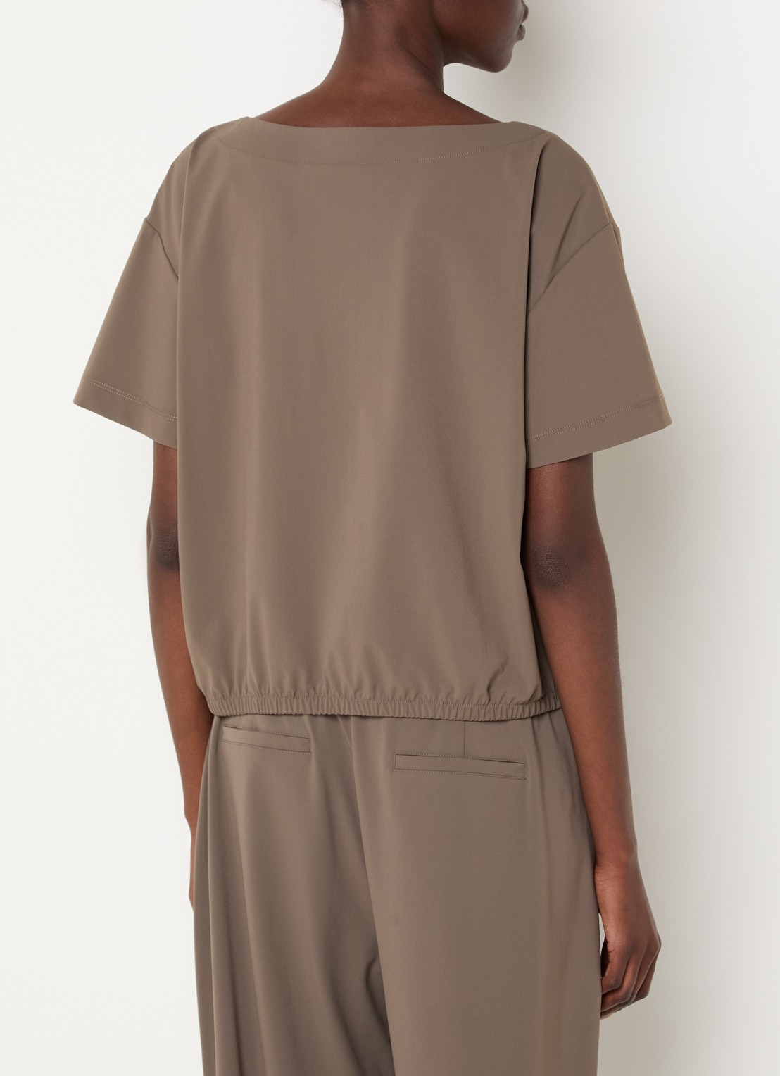 Expresso Travel top met boothals - achterkant 4 zand