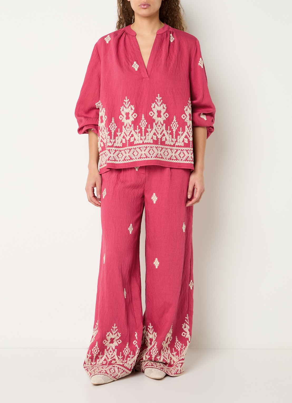 Expresso Tuniek met borduring en pofmouw - voorkant 3 kersenrood