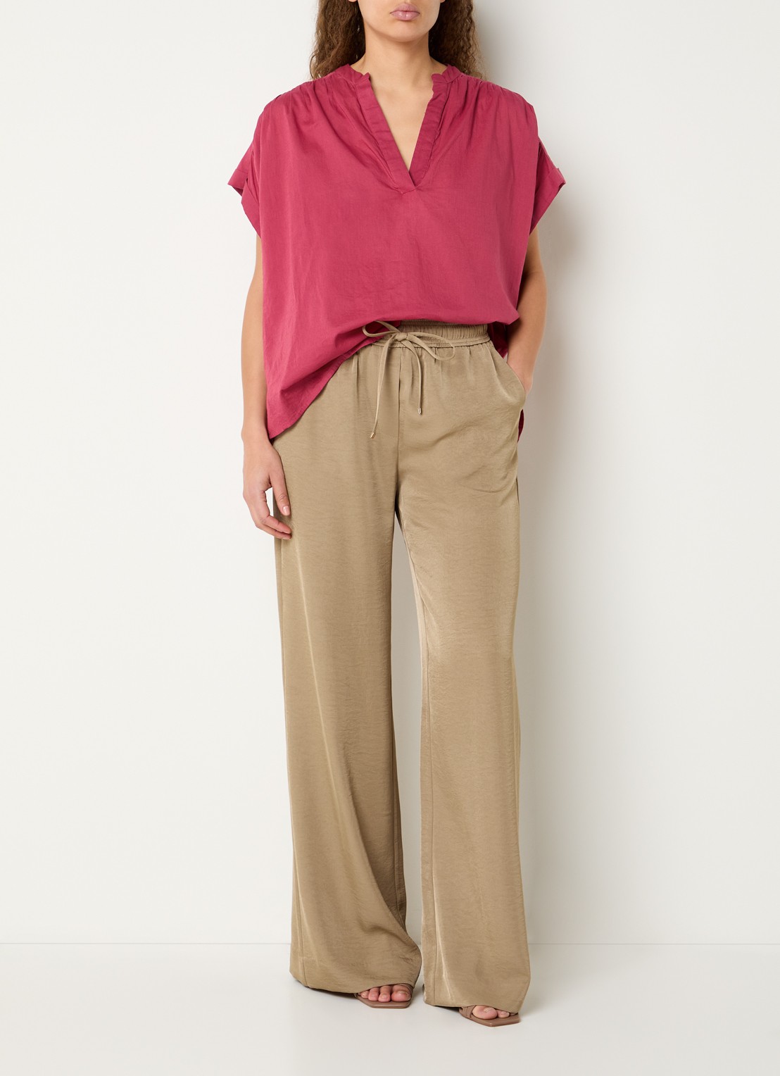 Expresso Tuniek met V-hals en plooidetail - voorkant 2 kersenrood