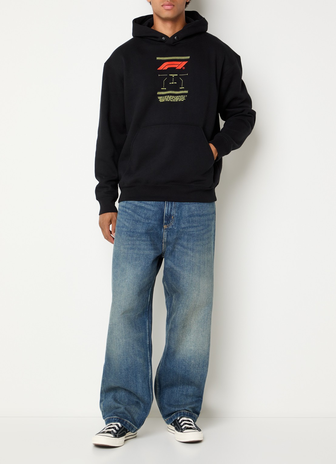 F1 Turbocharged hoodie met logo- en backprint - voorkant 3 zwart