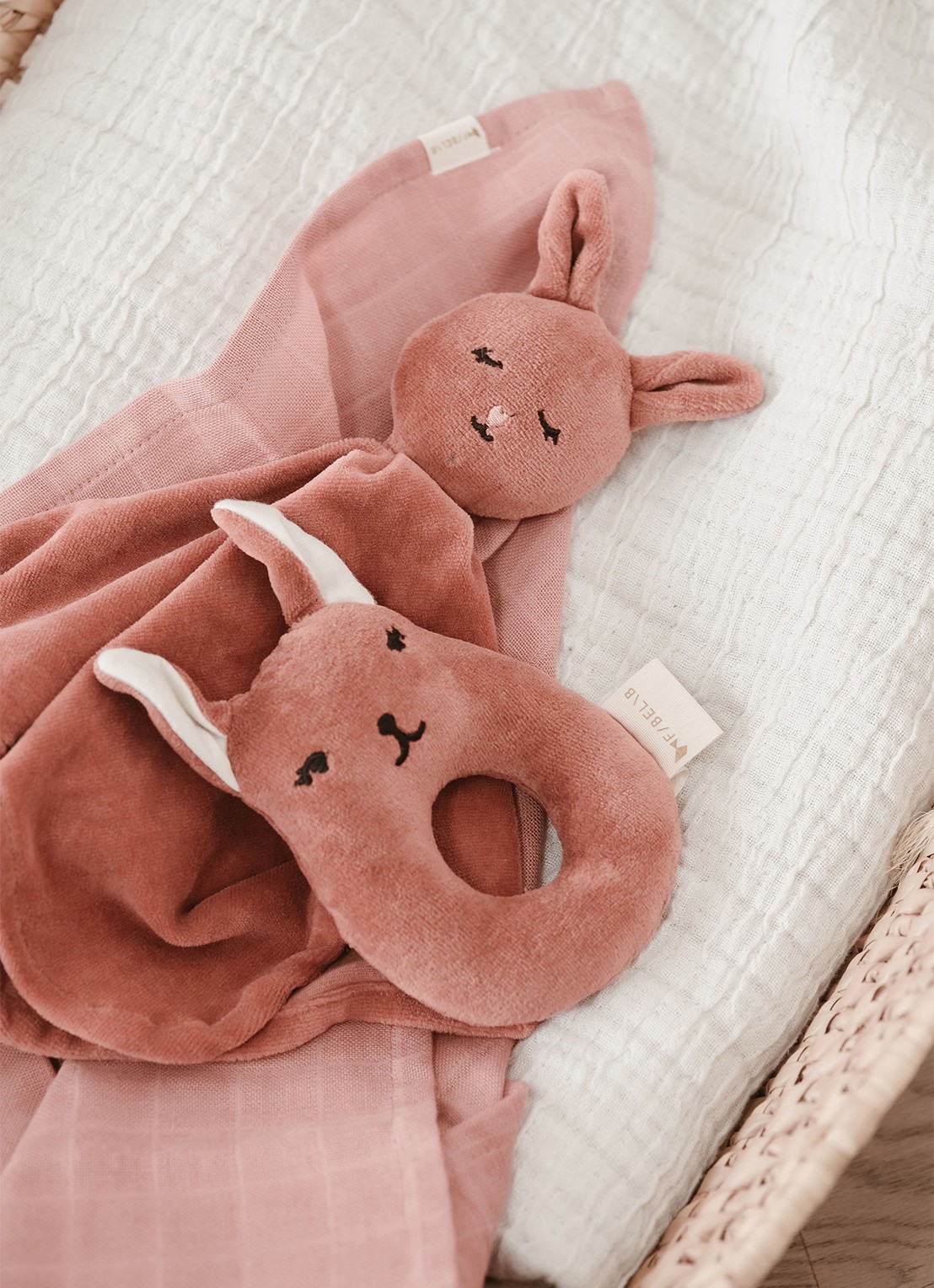 Fabelab Bunny knuffeldoekje 32 cm - voorkant 2 oudroze