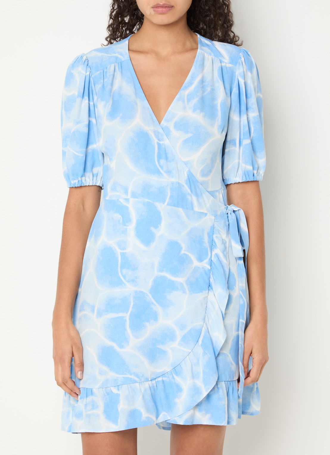 Fabienne Chapot Ariel mini tuniekjurk met print en strikceintuur - detail 4 lichtblauw