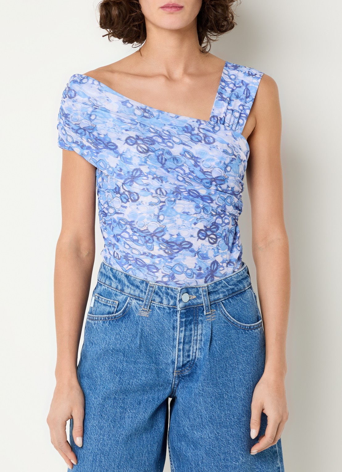Fabienne Chapot Bora top van mesh met asymmetrische hals en print - detail 4 blauw
