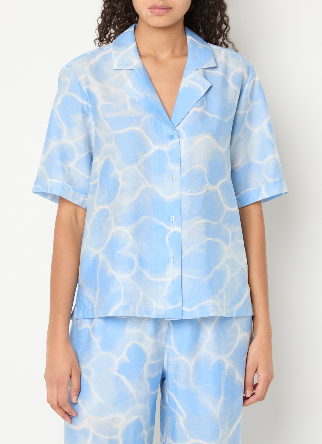 Fabienne Chapot Brock blouse in linnenblend met print - detail 3 lichtblauw
