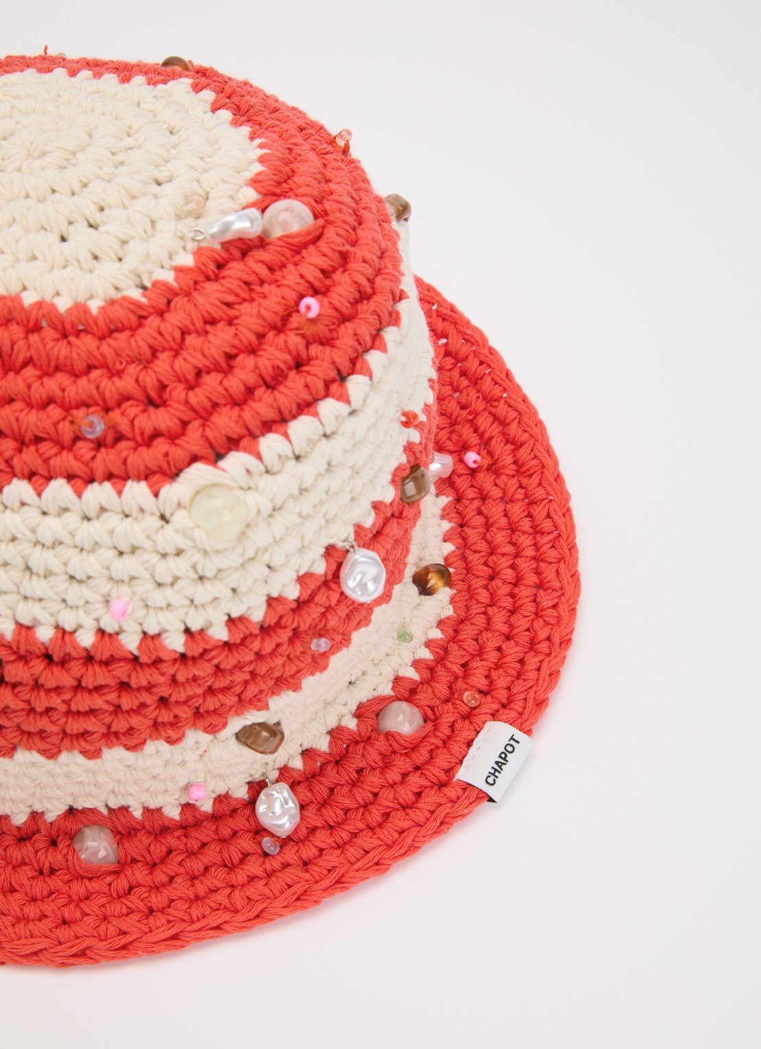Fabienne Chapot Camilo grofgebreide bucket hoed met bedels - detail 2 orange