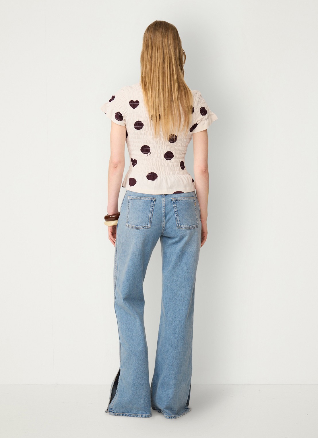 Fabienne Chapot Carmen T-shirt met stippenprint en smockwerk - achterkant 5 gebroken wit