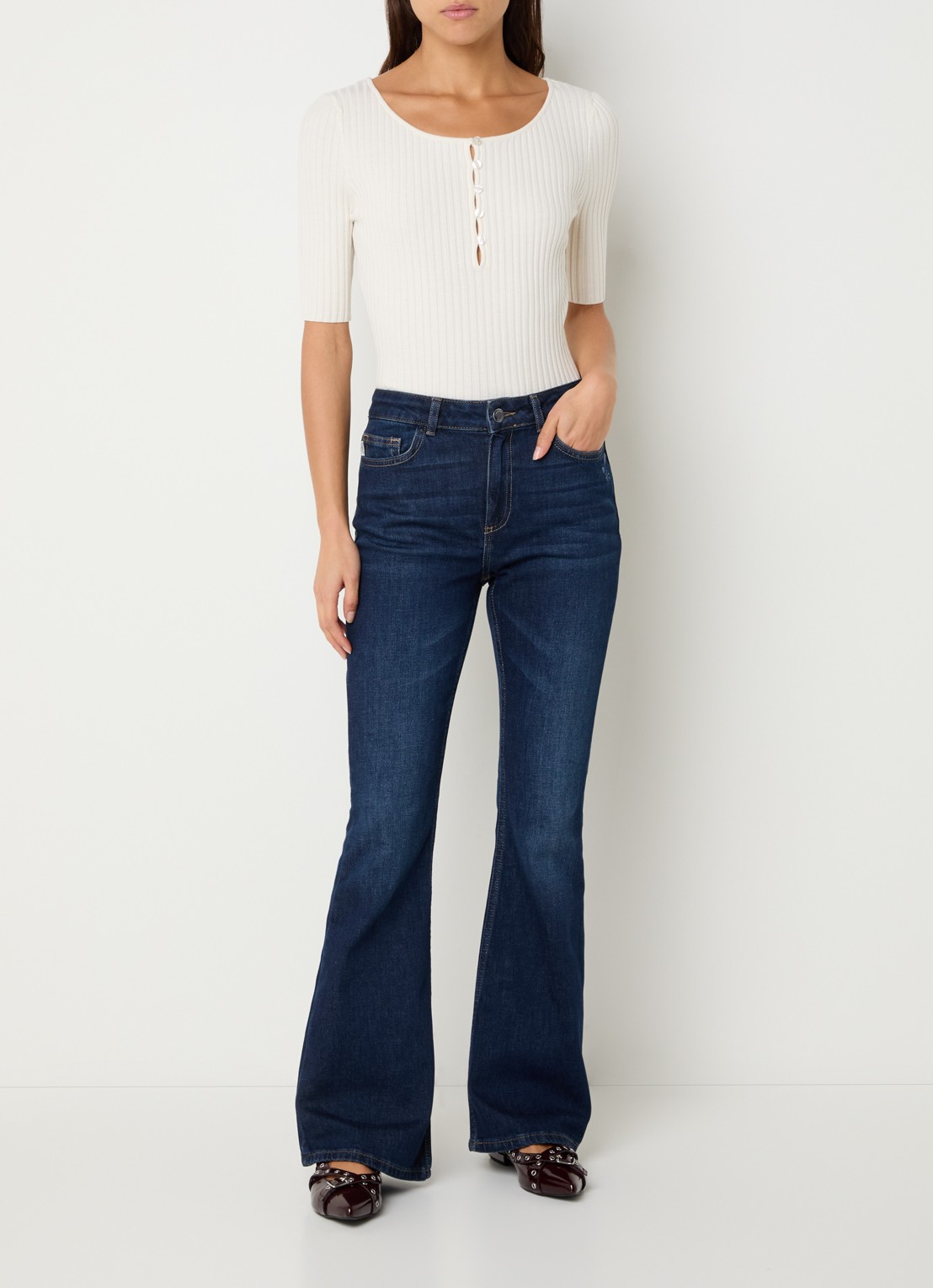 Fabienne Chapot Eva mid waist flared jeans met donkere wassing - voorkant 5 indigo