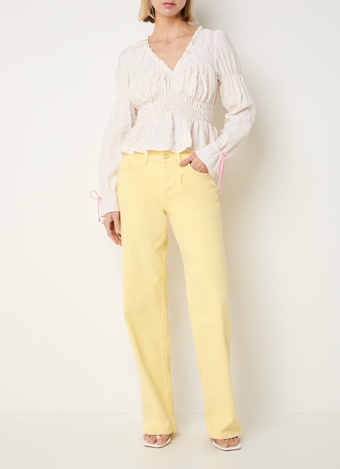 Fabienne Chapot Fera top met smockwerk en gestrikt detail - voorkant 4 gebroken wit