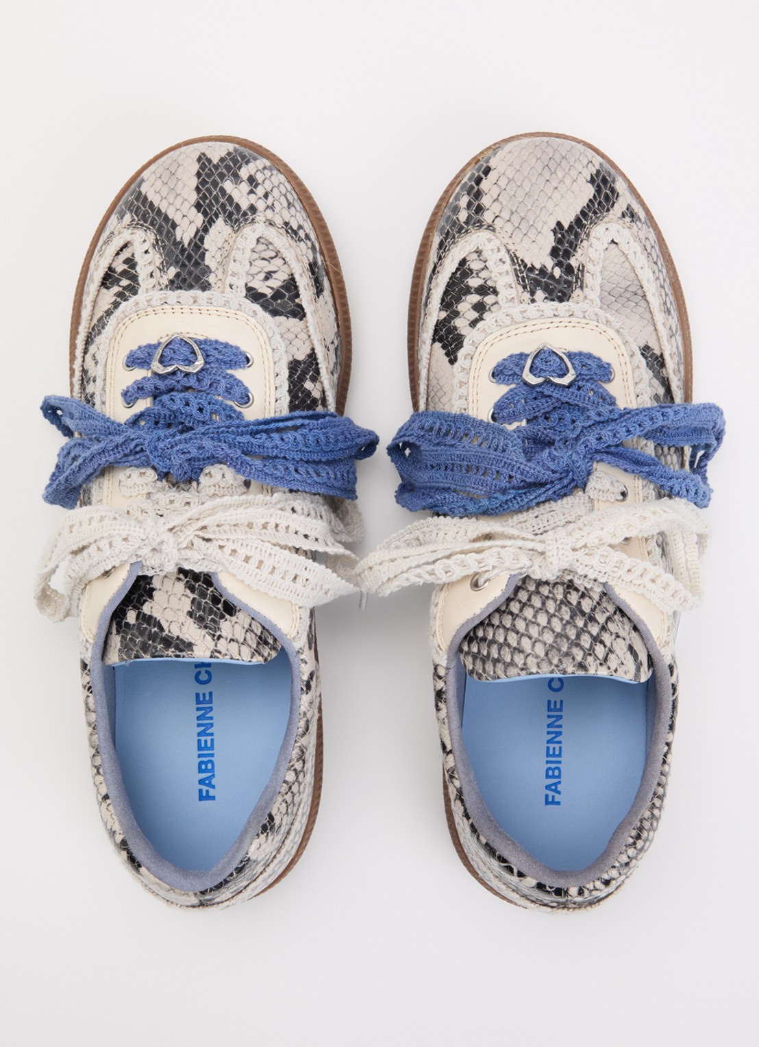 Fabienne Chapot Laila sneaker van leer met slangenprint - detail 4 lichtgrijs
