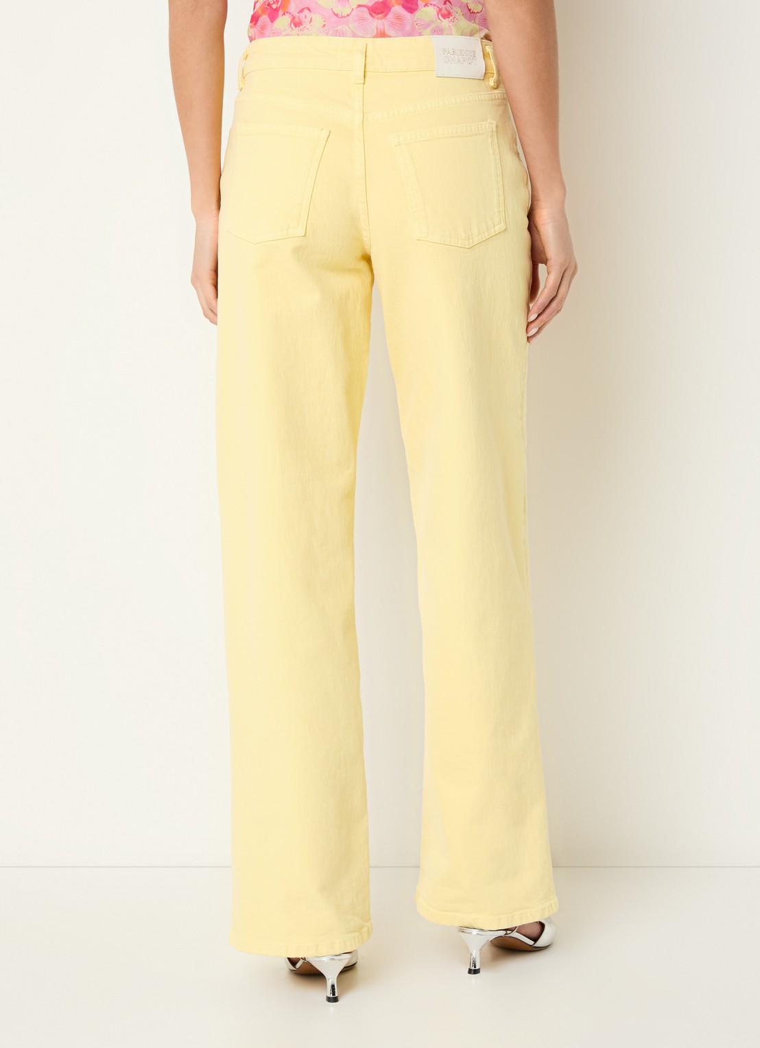 Fabienne Chapot Lulu high waist loose fit jeans met gekleurde wassing - achterkant lichtgeel