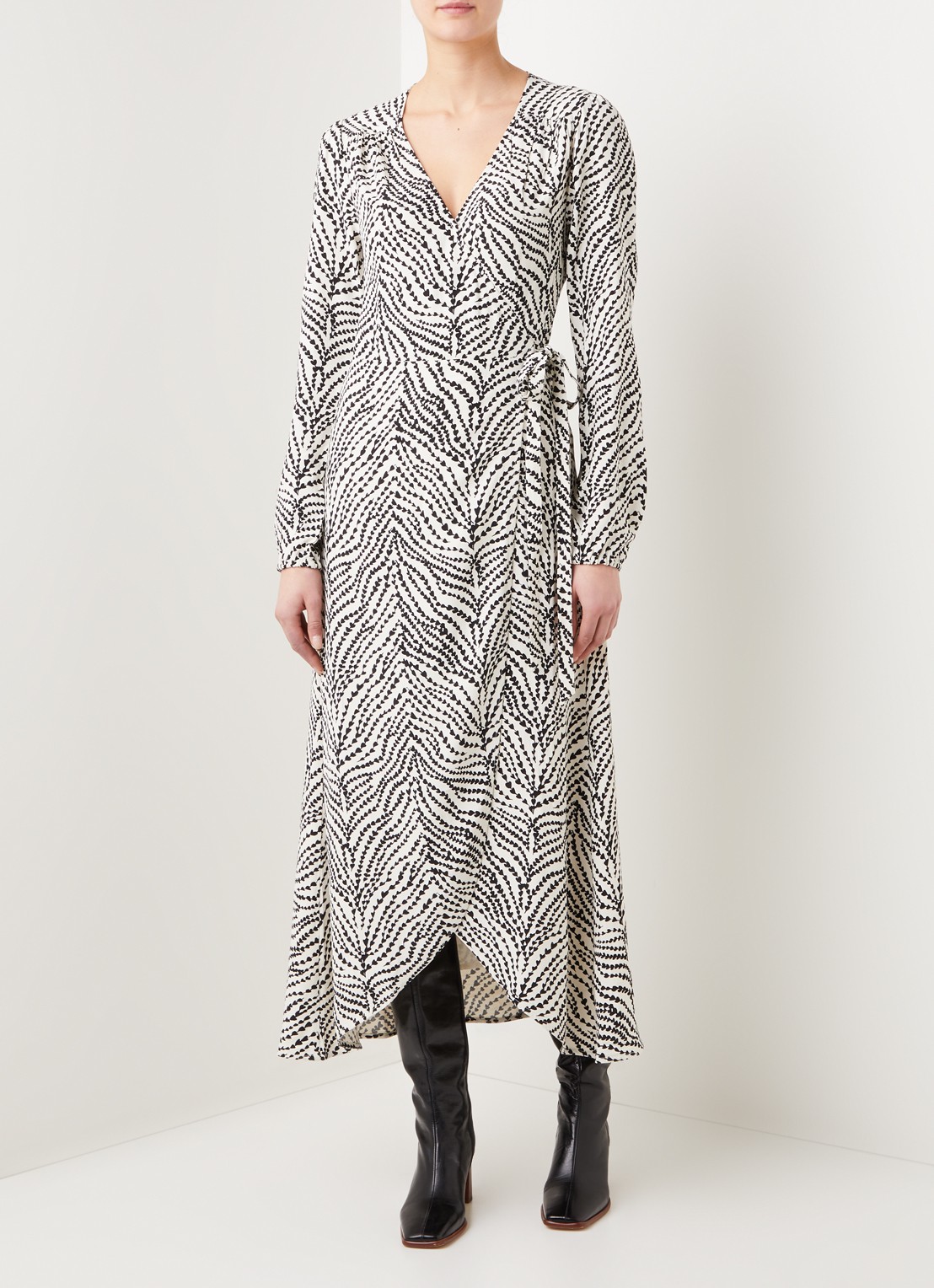 Fabienne Chapot Natasja maxi wikkeljurk met print - detail 4 beige