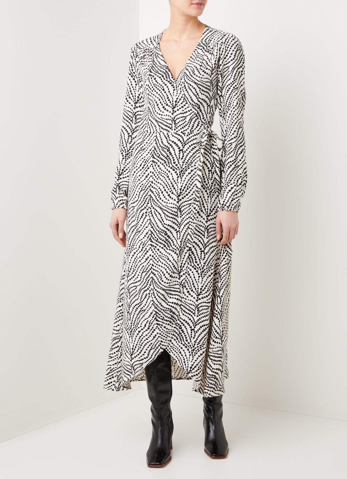 Fabienne Chapot Natasja maxi wikkeljurk met print - voorkant 2 beige