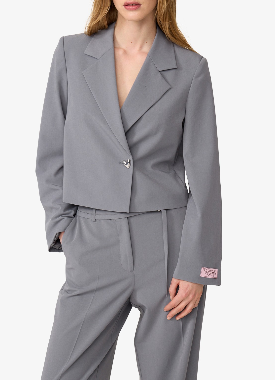 Fabienne Chapot Nena cropped blazer met logopatch - detail 4 lichtgrijs
