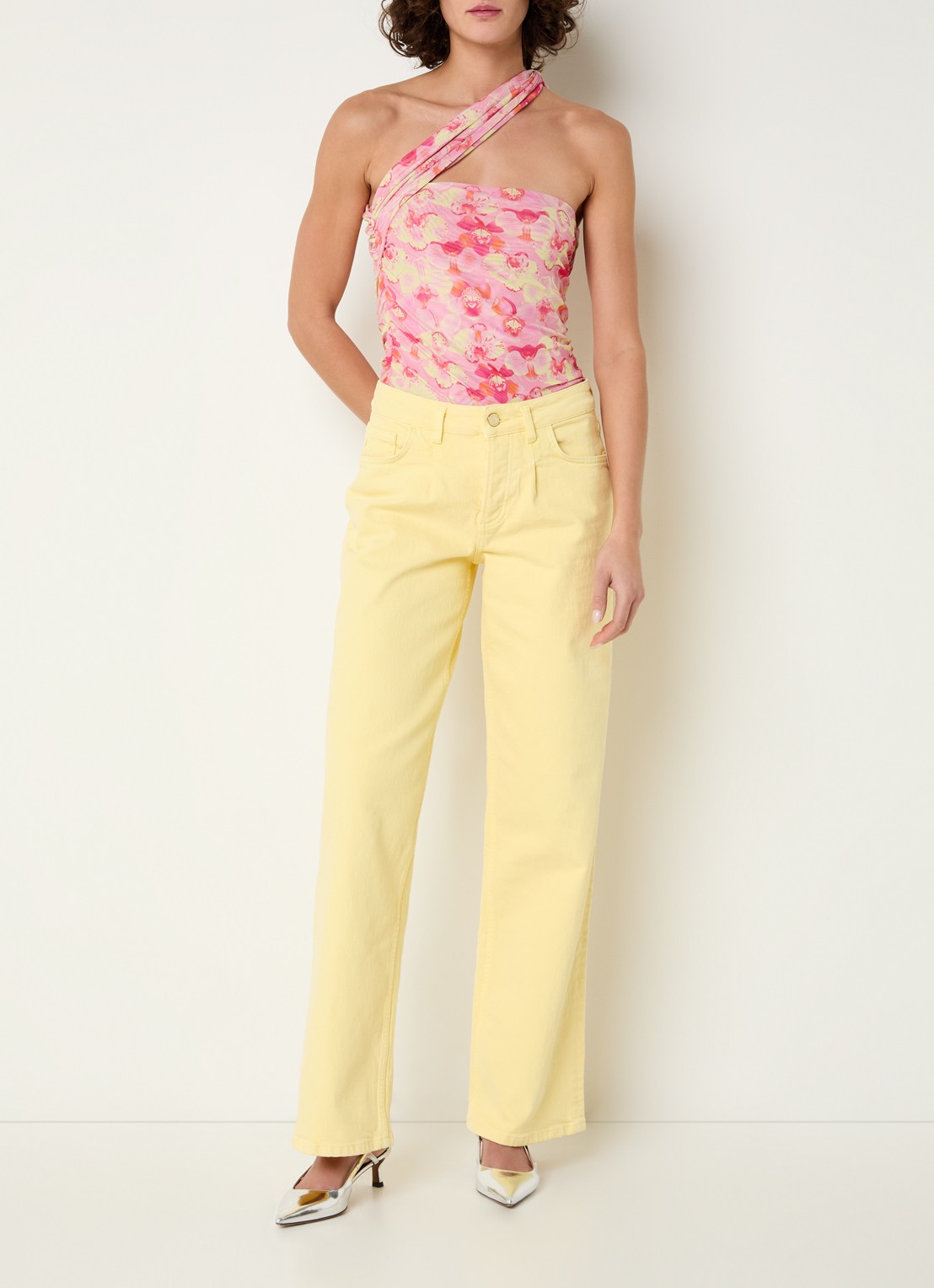 Fabienne Chapot Ora asymmetrische one shoulder top met bloemenprint - voorkant 3 roze
