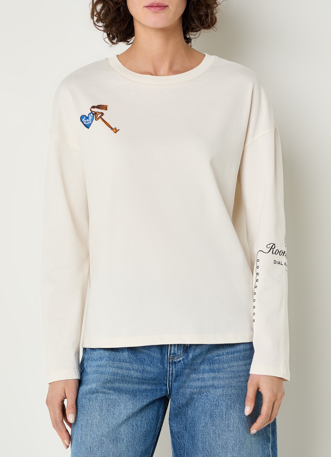 Fabienne Chapot Phileine longsleeve met logo- en backprint - achterkant 4 gebroken wit