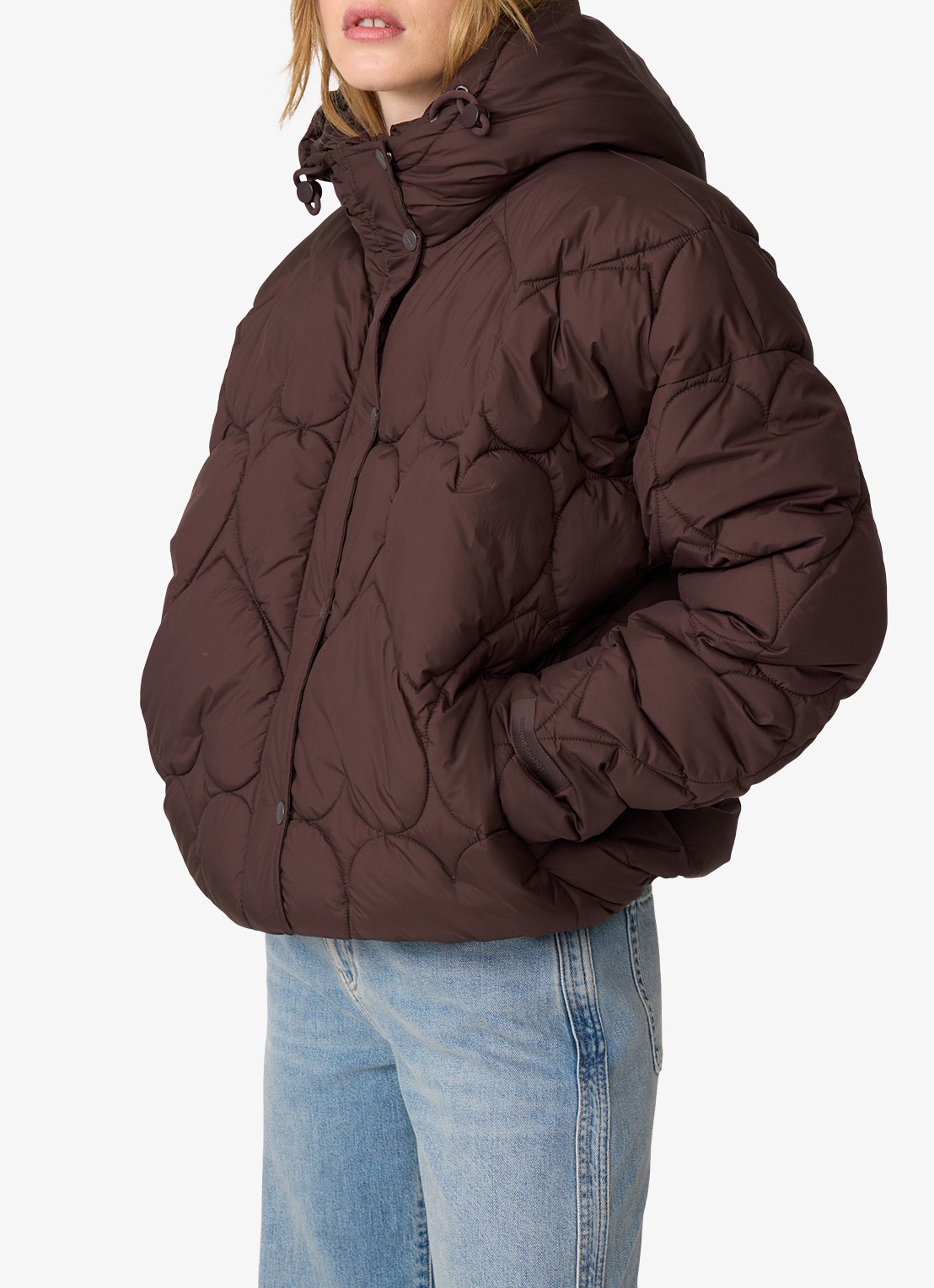 Fabienne Chapot Prisca puffer jack met capuchon en steekzakken - detail 4 chocoladebruin
