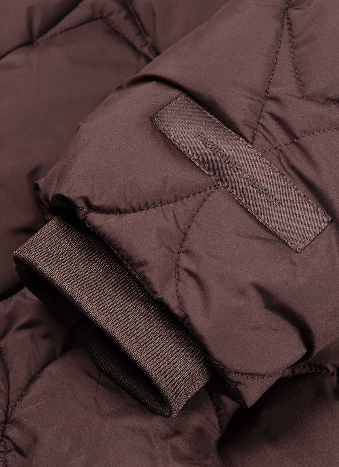Fabienne Chapot Prisca puffer jack met capuchon en steekzakken - detail 5 chocoladebruin