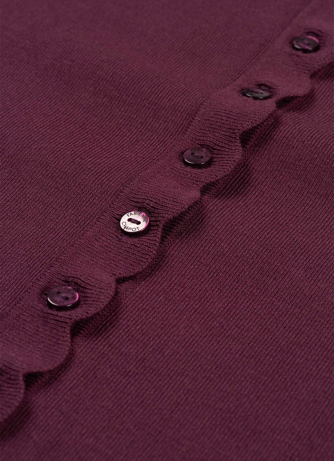 Fabienne Chapot Scarlett fijngebreid vest met ronde hals - detail 2 bordeauxrood