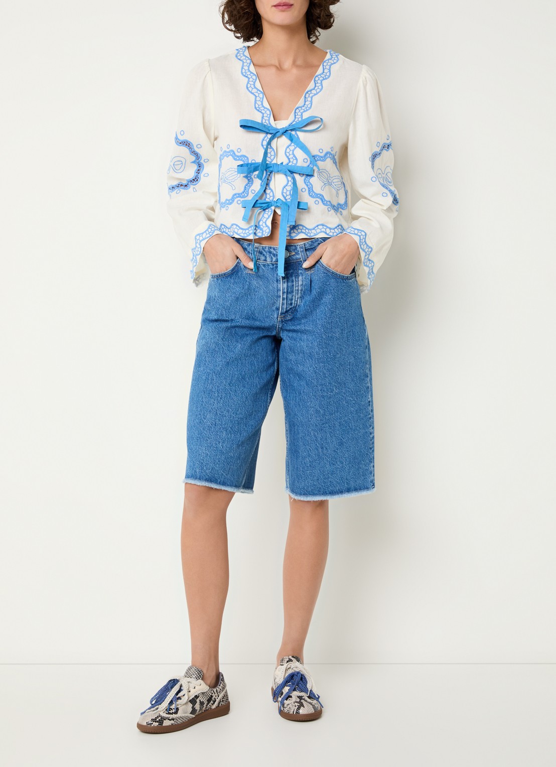 Fabienne Chapot Serviette blouse met broderie en gestrikt detail - voorkant 4 gebroken wit