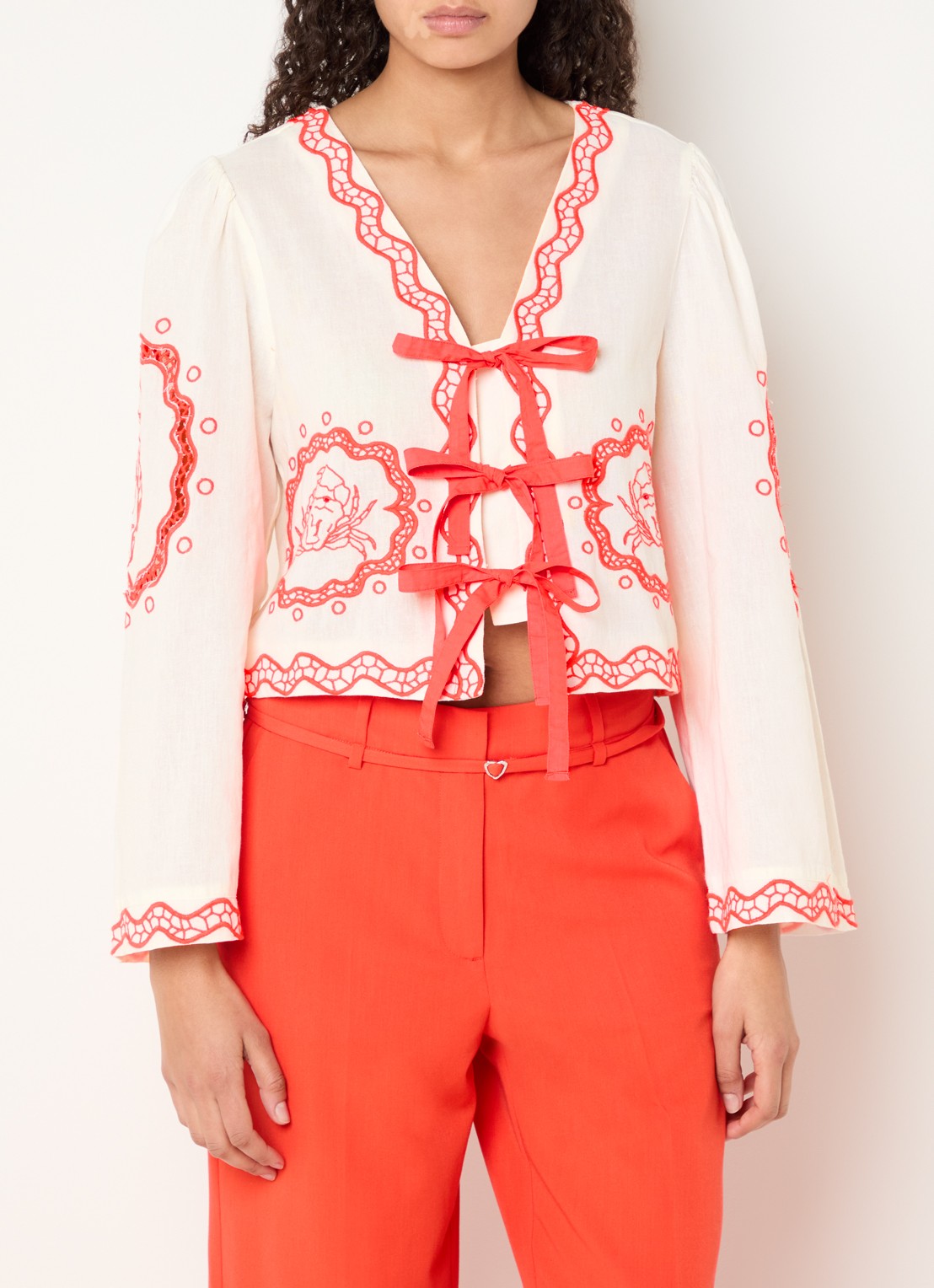 Fabienne Chapot Serviette tuniek met borduring  - detail 2 gebroken wit
